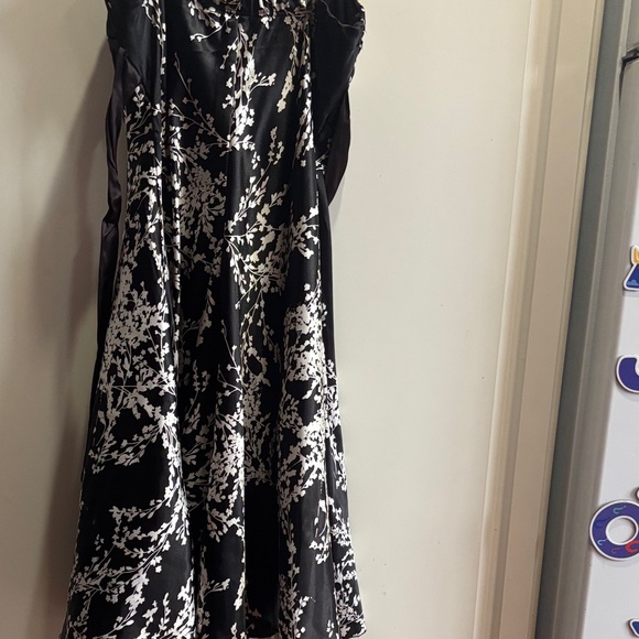 Speechless Monochrome Floral Dress - Picture 3 of 4